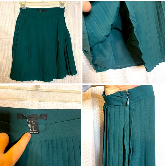 Dresses & Skirts - Pleated Mini Skirt XS